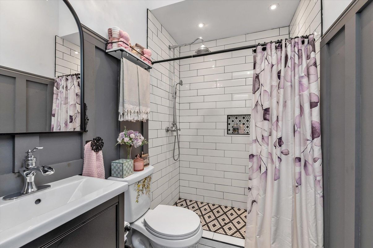 Bathroom, Interior, Recessed Lighting