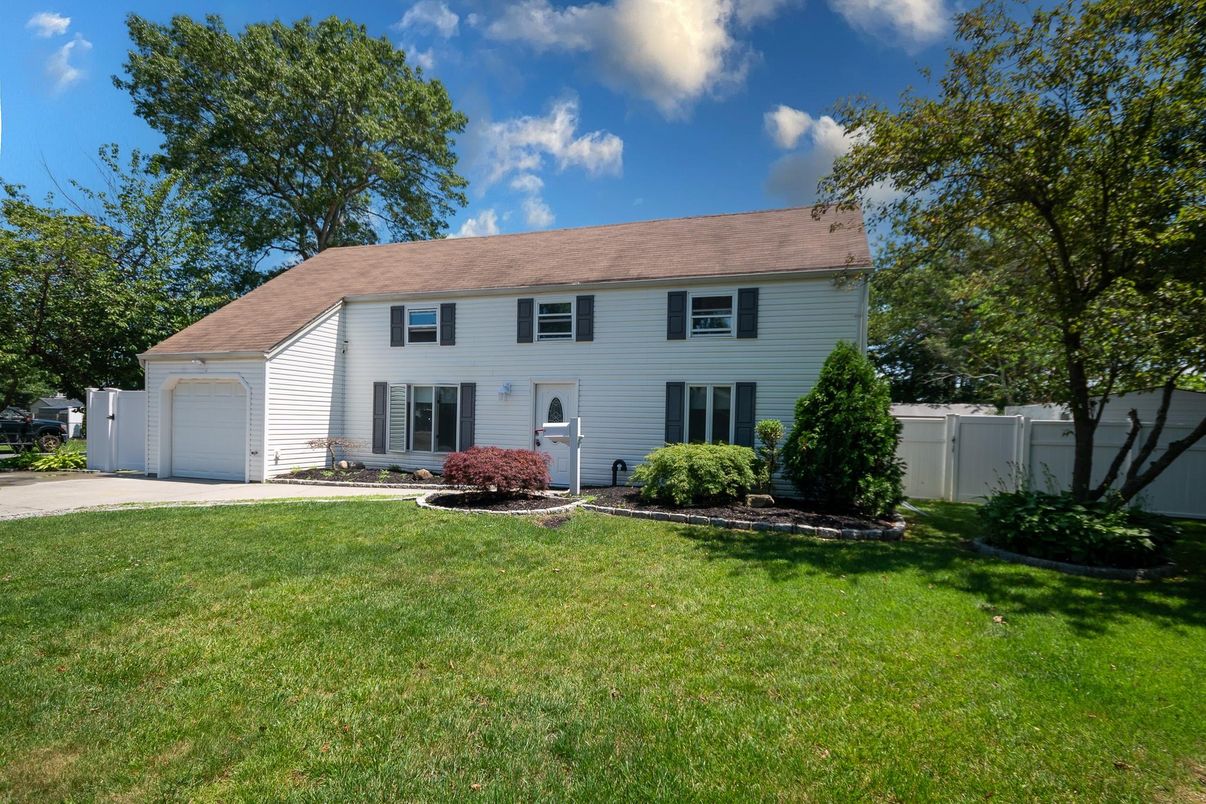 Attached, Backyard, Exterior, Facade, Georgian