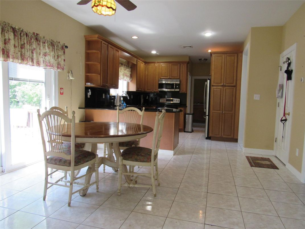 Dining room, Interior, Kitchen, Recessed Lighting, Stainless Steel Appliances