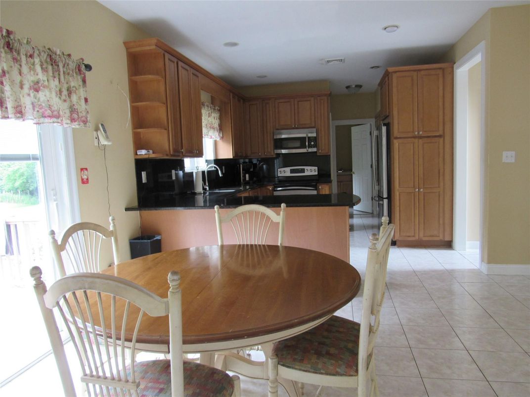 Dining room, Interior, Kitchen, Recessed Lighting, Stainless Steel Appliances