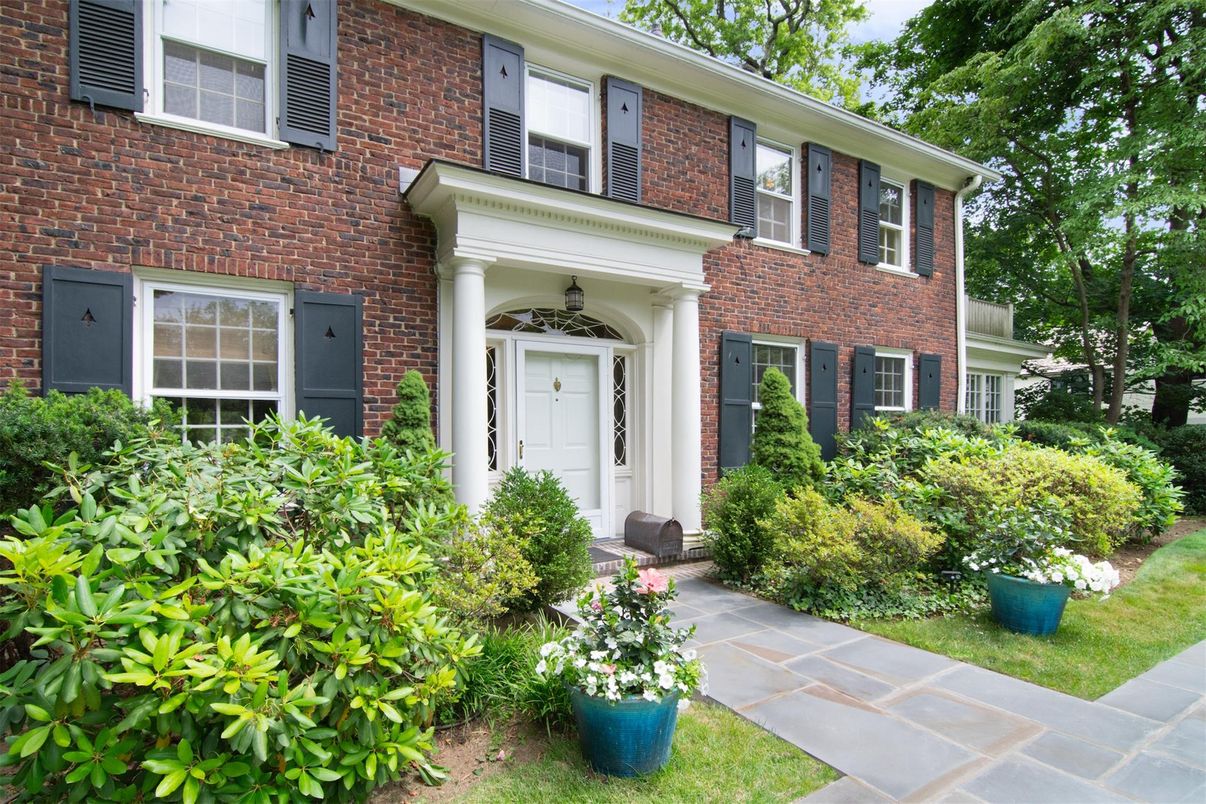 Exterior, Facade, Brick Facade, Georgian