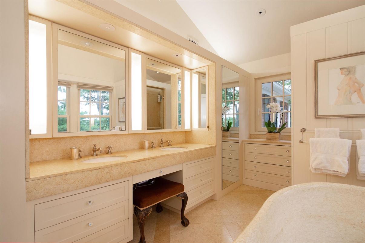 Bathroom, Dual Sink Vanities, Interior, Recessed Lighting