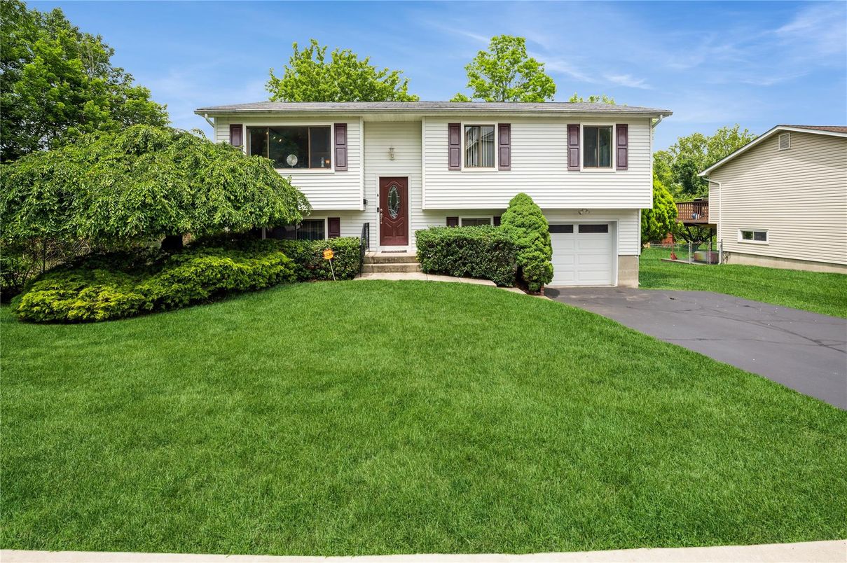 Attached, Exterior, Facade, Raised Ranch