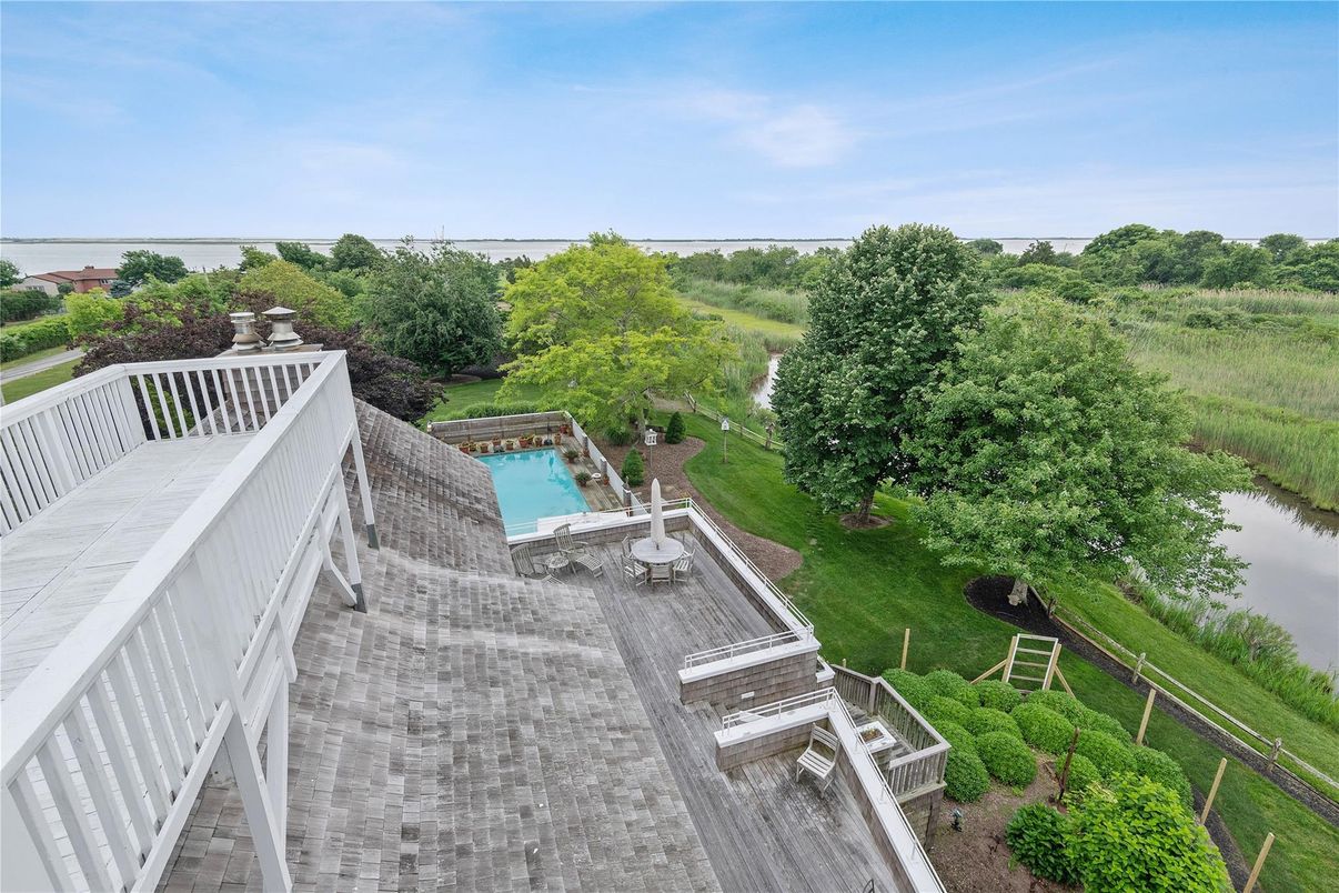 Exterior, Pool, Water