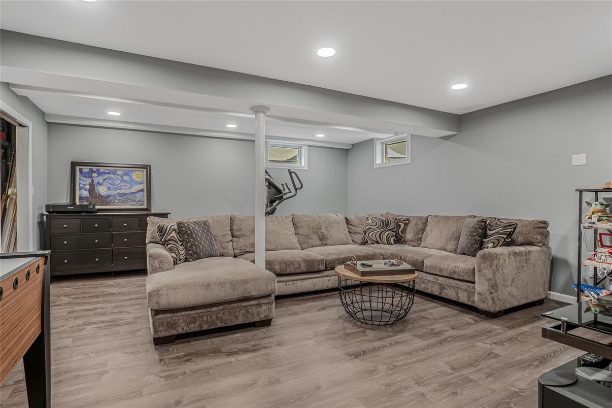 Interior, Living room, Recessed Lighting, Wood Texture Flooring
