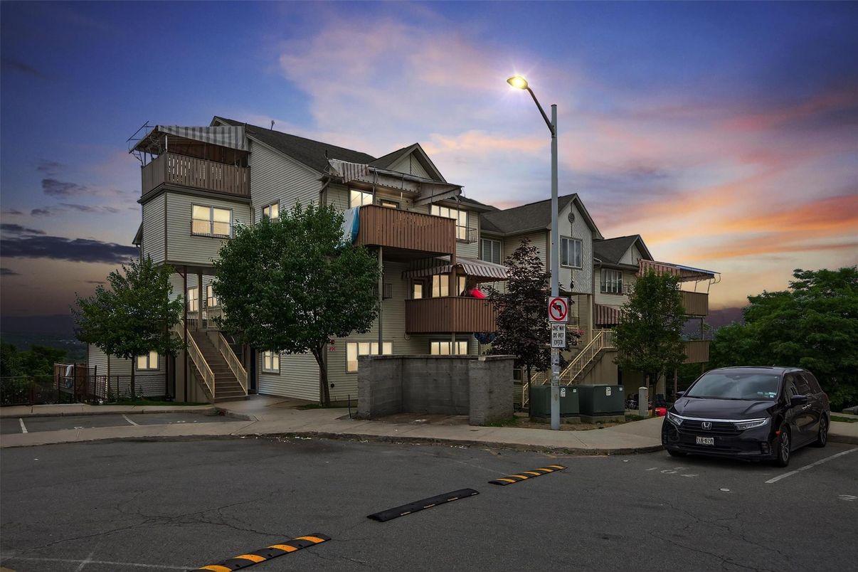 Exterior, Facade, Modern