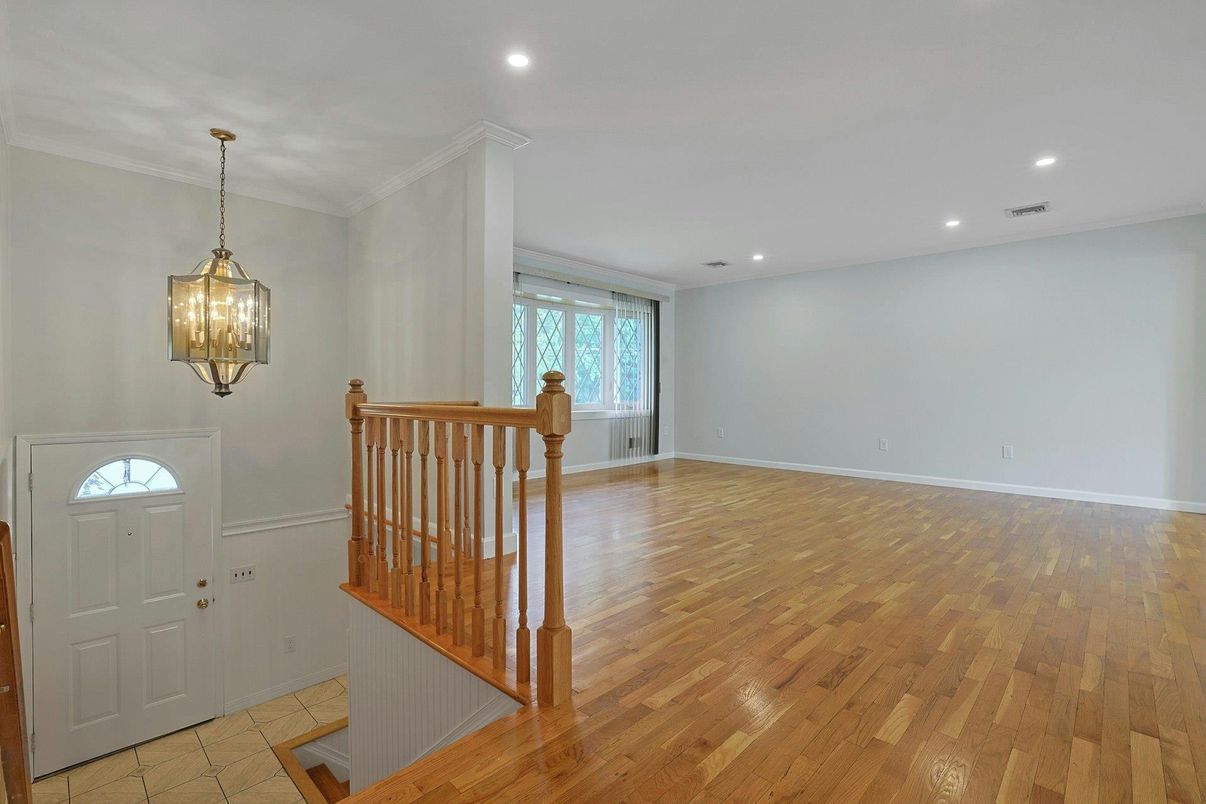 Empty room, Interior, Pendant Lights, Recessed Lighting, Wood Texture Flooring