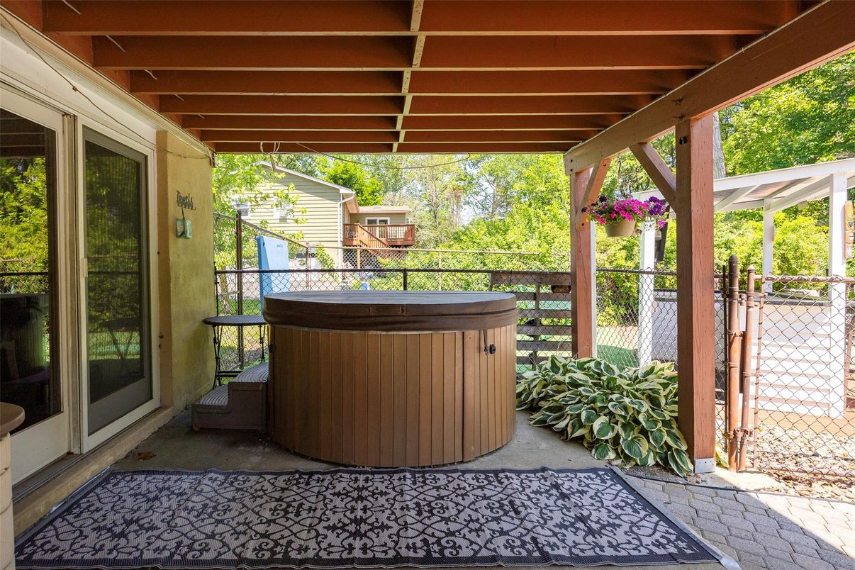 Exterior, Hot Tub