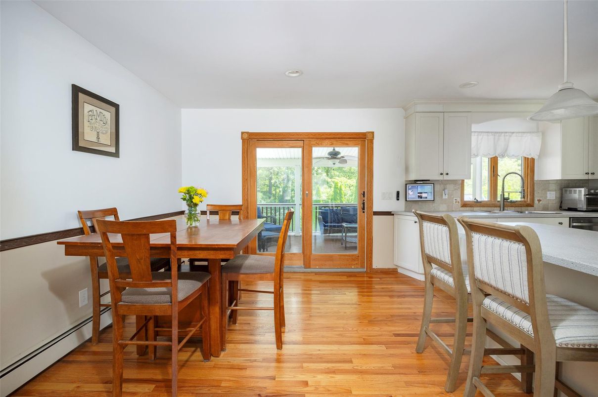 Dining room, Interior, Kitchen, Recessed Lighting, Wood Texture Flooring