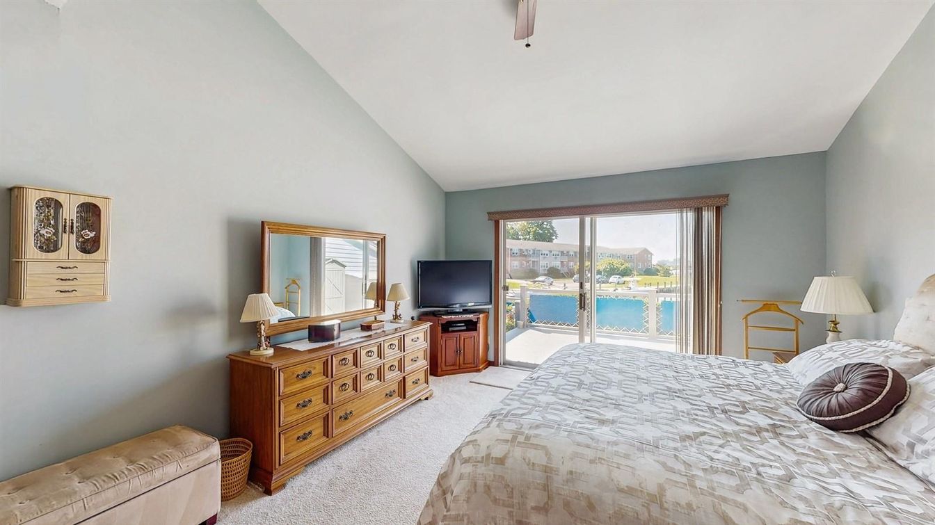 Bedroom, Interior, Water