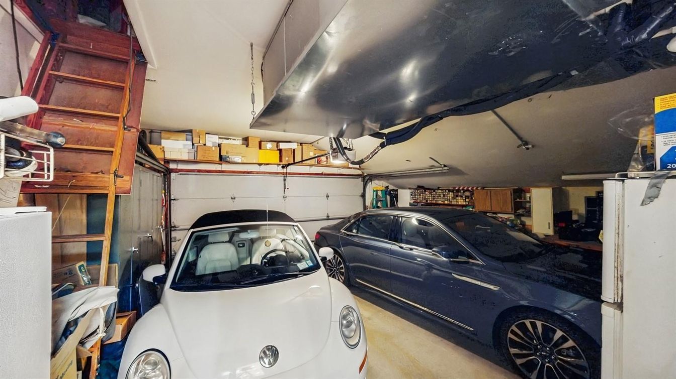 Garage, Interior