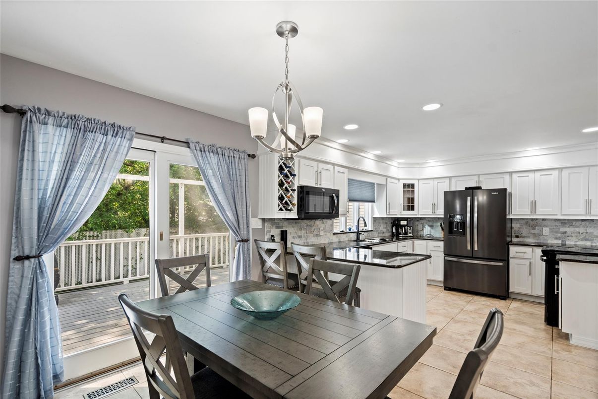 Dining room, Interior, Kitchen, Pendant Lights, Recessed Lighting, Stainless Steel Appliances