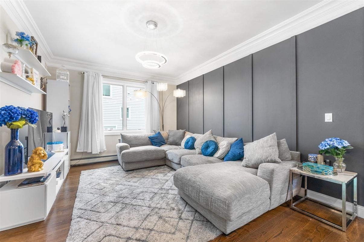 Interior, Living room, Pendant Lights, Wood Texture Flooring