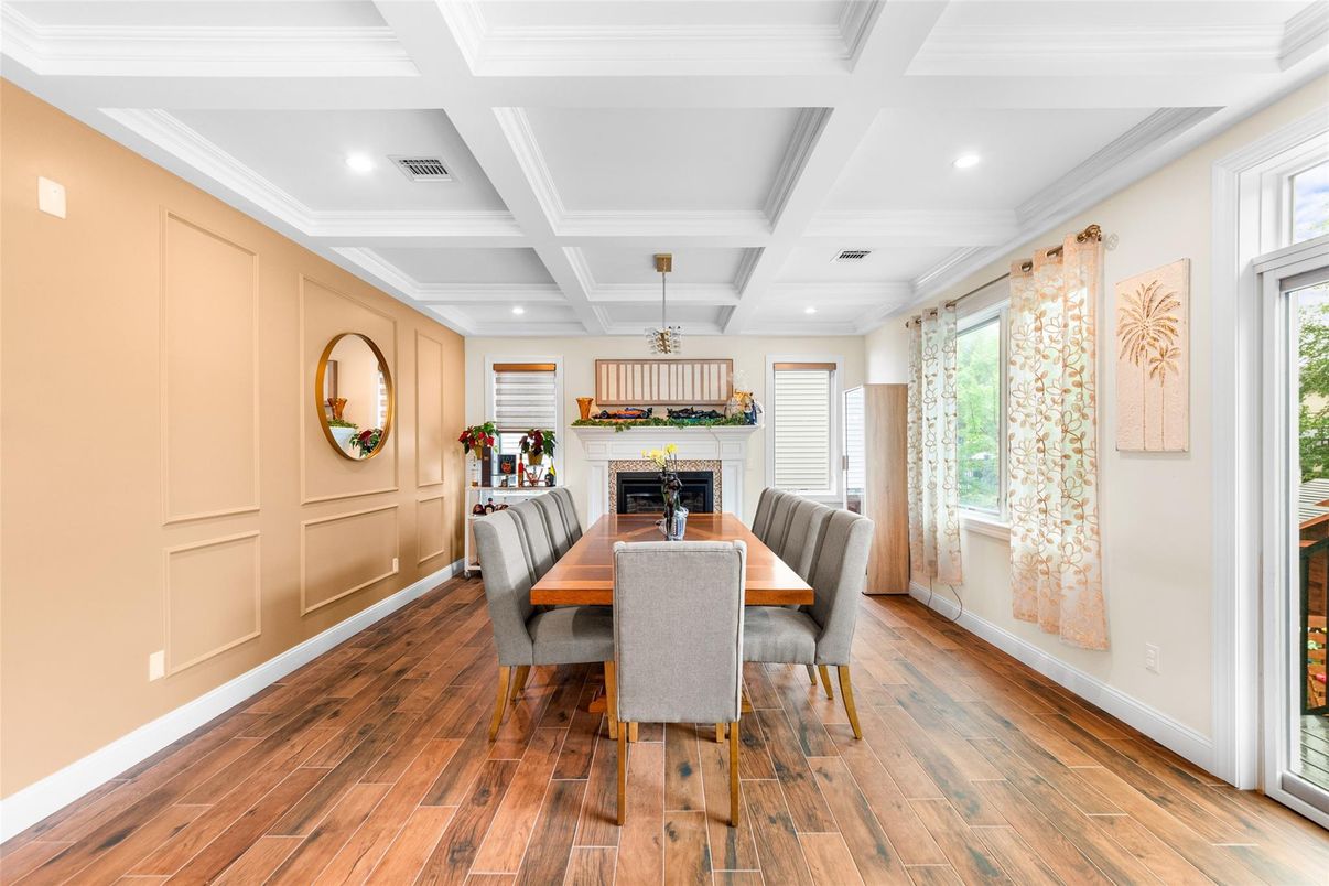 Dining room, Fireplace, Interior, Recessed Lighting, Wood Texture Flooring