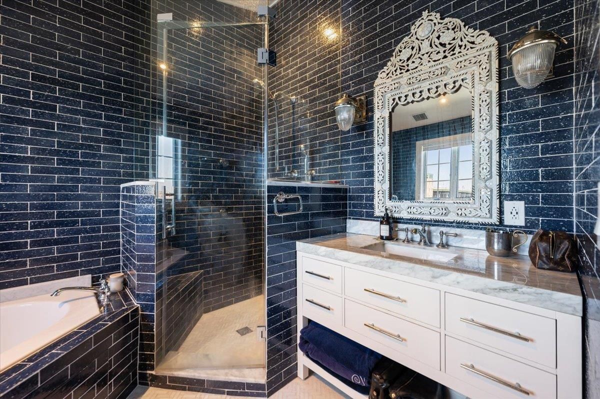 Bathroom, Dual Sink Vanities, Interior