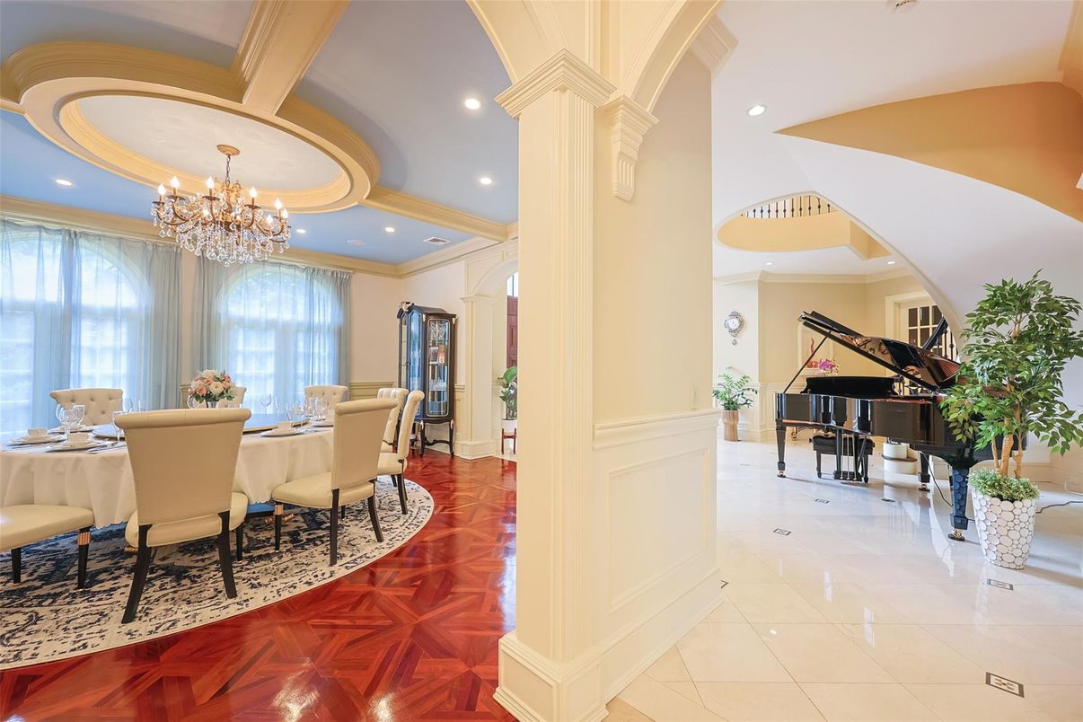 Chandelier, Dining room, Interior, Piano, Recessed Lighting