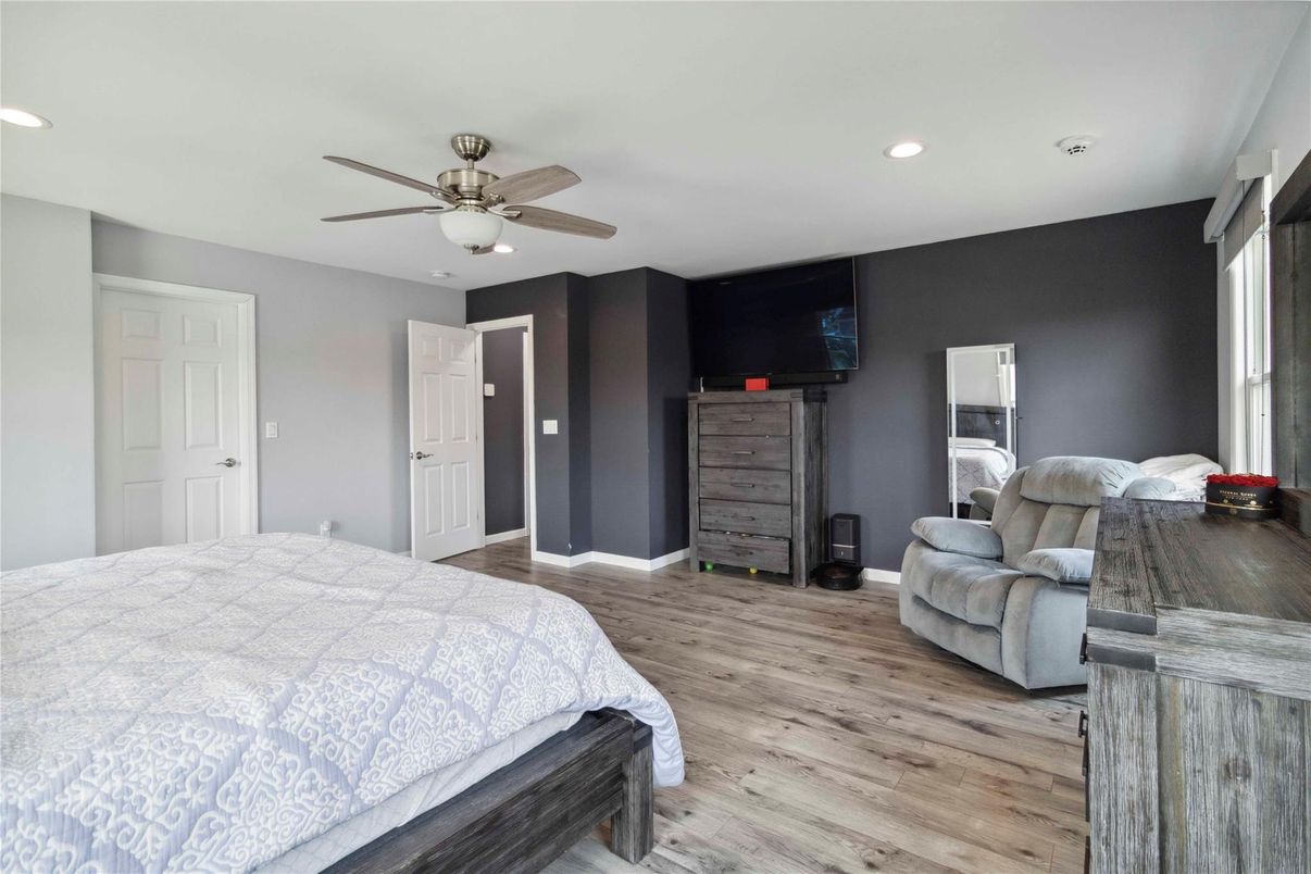 Bedroom, Interior, Recessed Lighting, Wood Texture Flooring