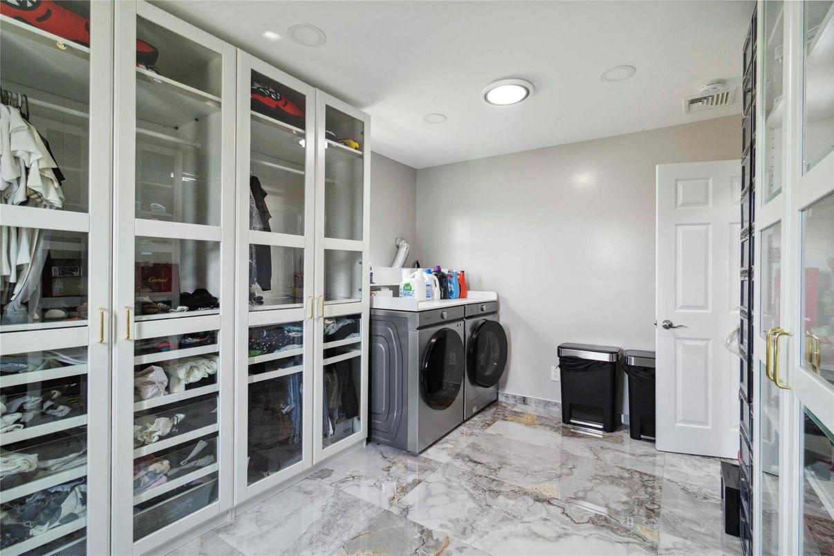 Interior, Marble, Recessed Lighting, Washer
