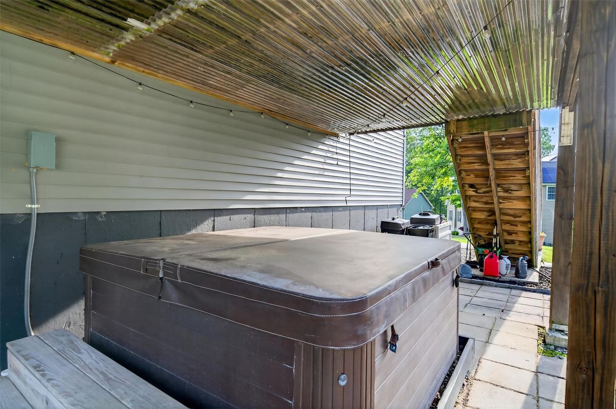 Exterior, Hot Tub