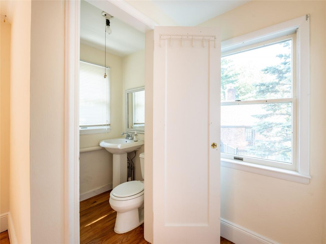 Bathroom, Interior, Pendant Lights, Wood Texture Flooring