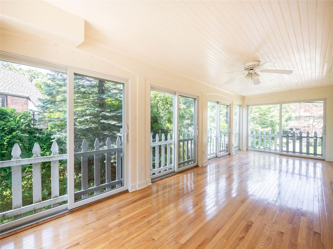 Empty room, Interior, Sun Room, Wood Texture Flooring