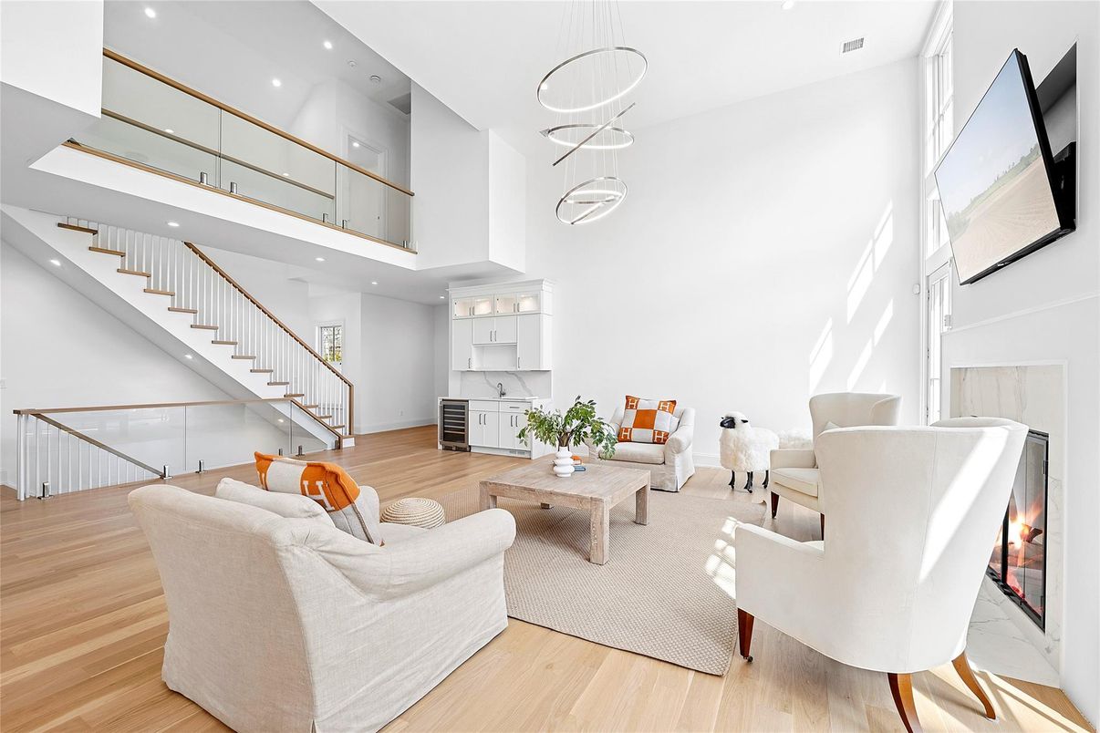 Interior, Living room, Pendant Lights, Recessed Lighting, Wood Texture Flooring