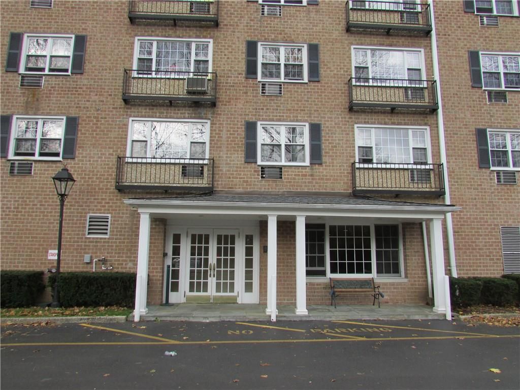 Exterior, Facade, Brick Facade, Rowhouse