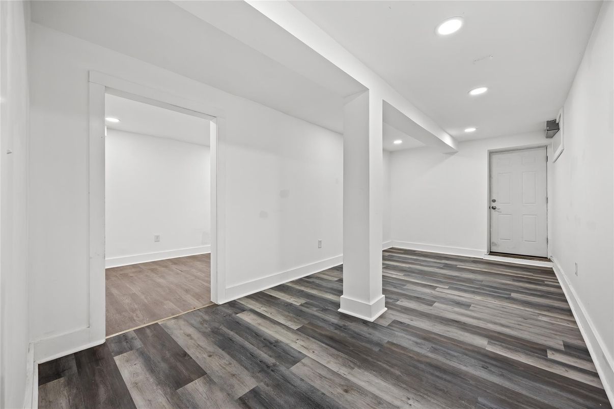 Empty room, Interior, Recessed Lighting, Wood Texture Flooring