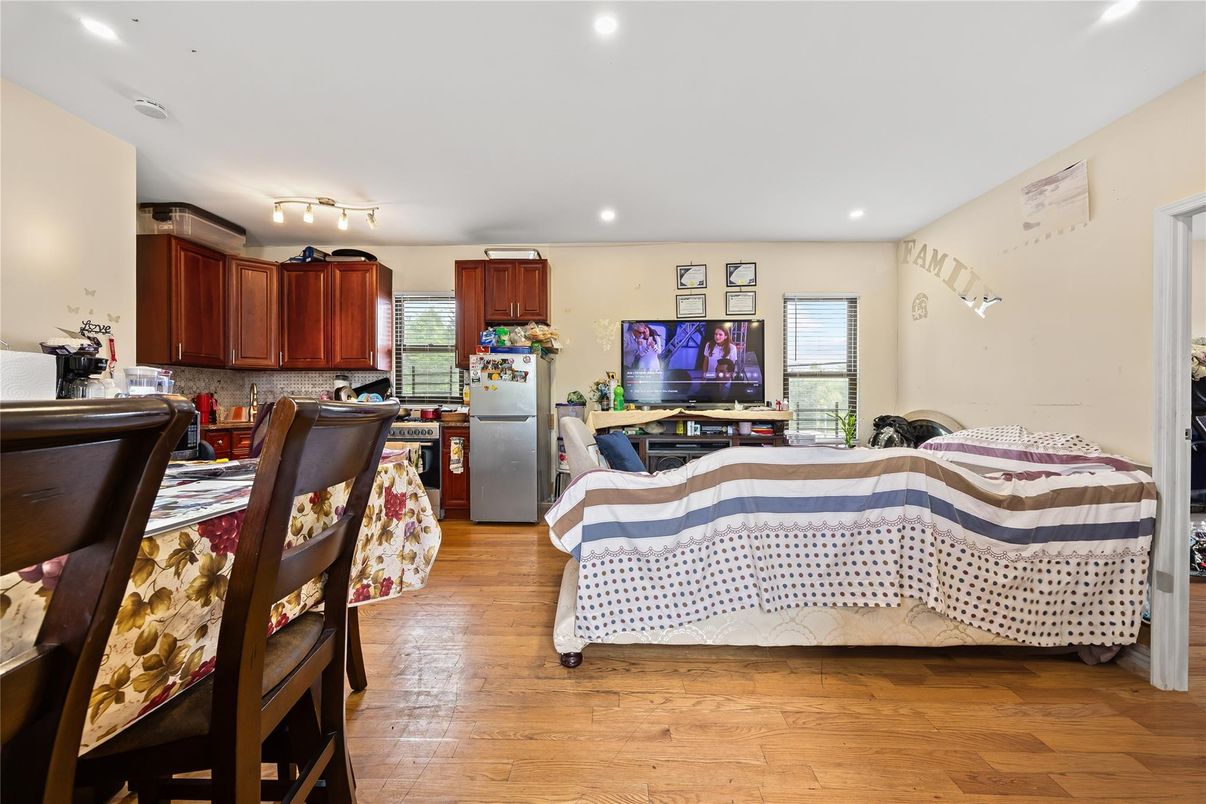 Dining room, Interior, Kitchen, Recessed Lighting, Wood Texture Flooring