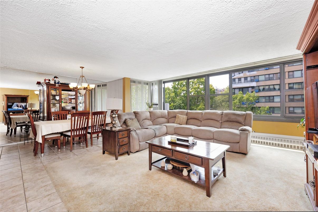 Chandelier, Dining room, Interior, Living room