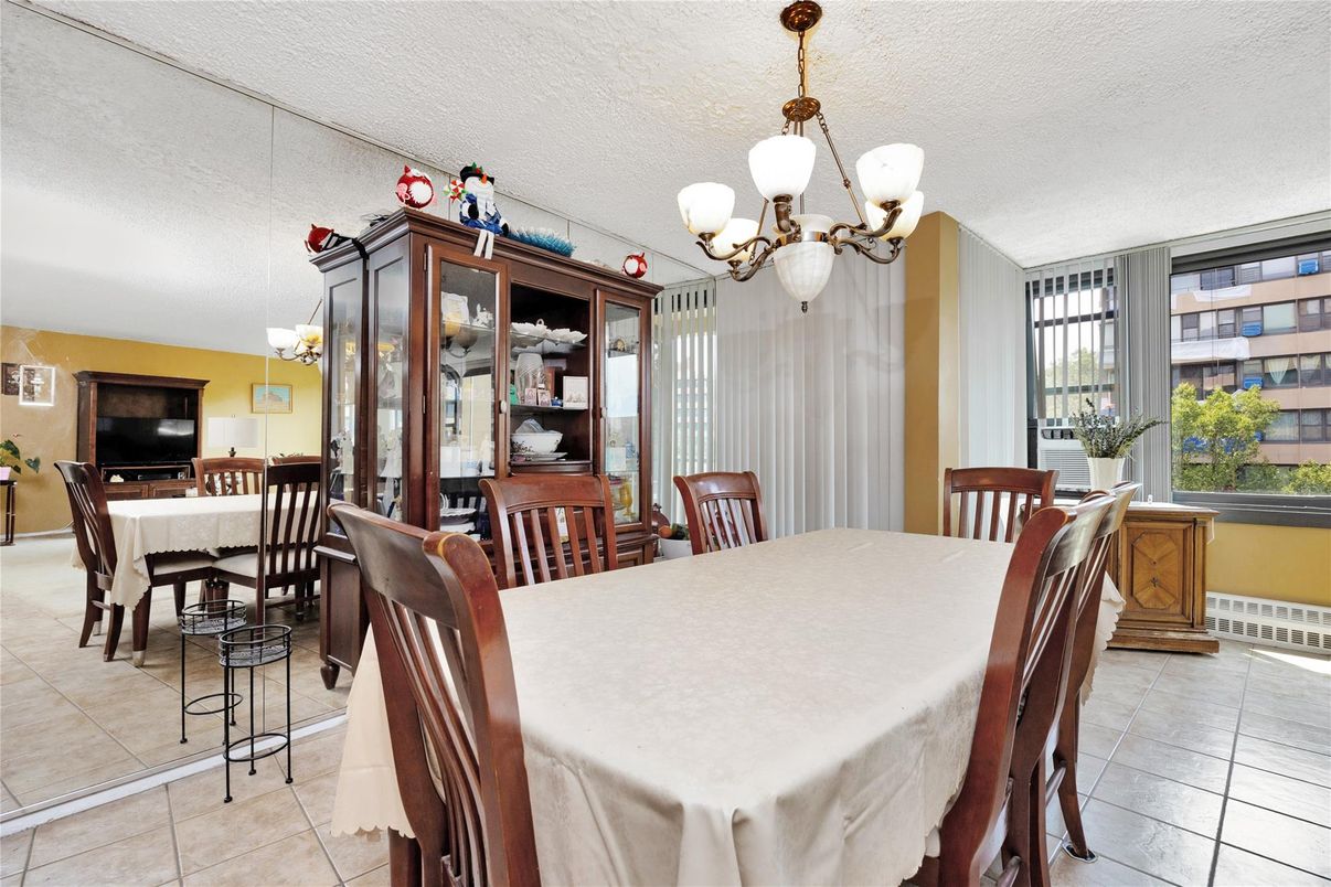 Chandelier, Dining room, Interior