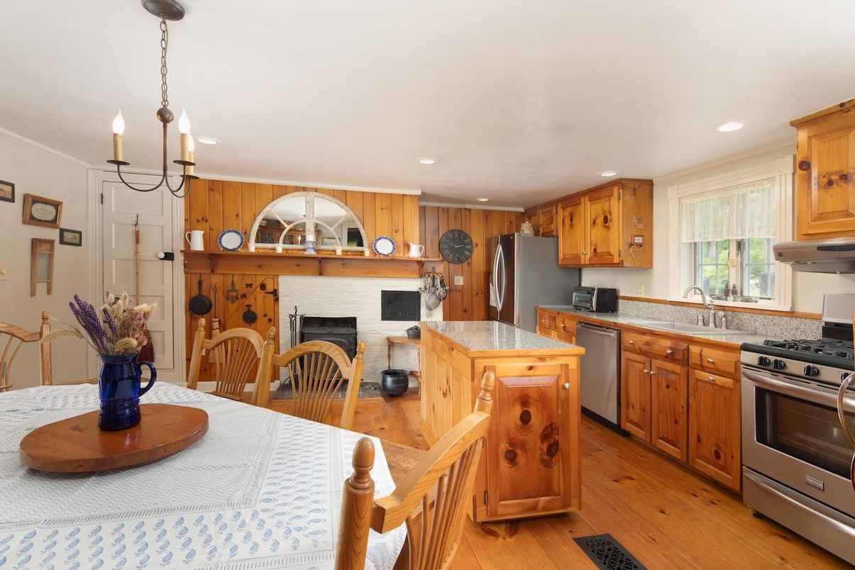 Dining room, Interior, Kitchen, Pendant Lights, Recessed Lighting, Stainless Steel Appliances, Wood Texture Flooring
