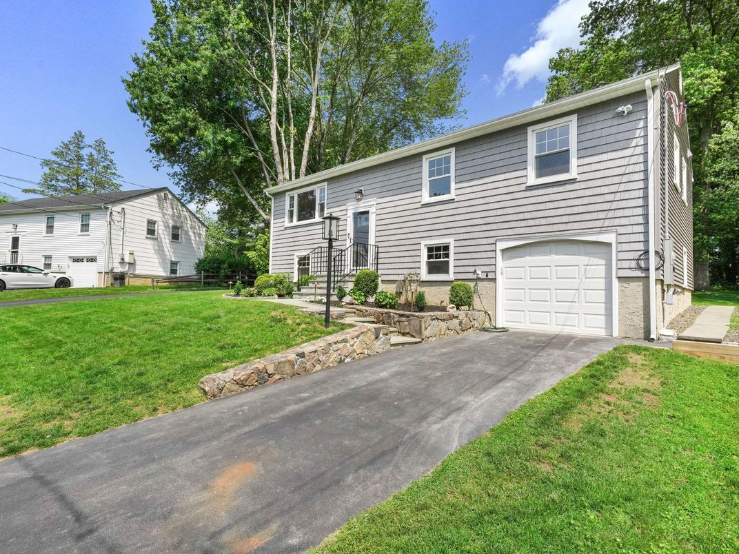 Attached, Exterior, Facade, Raised Ranch