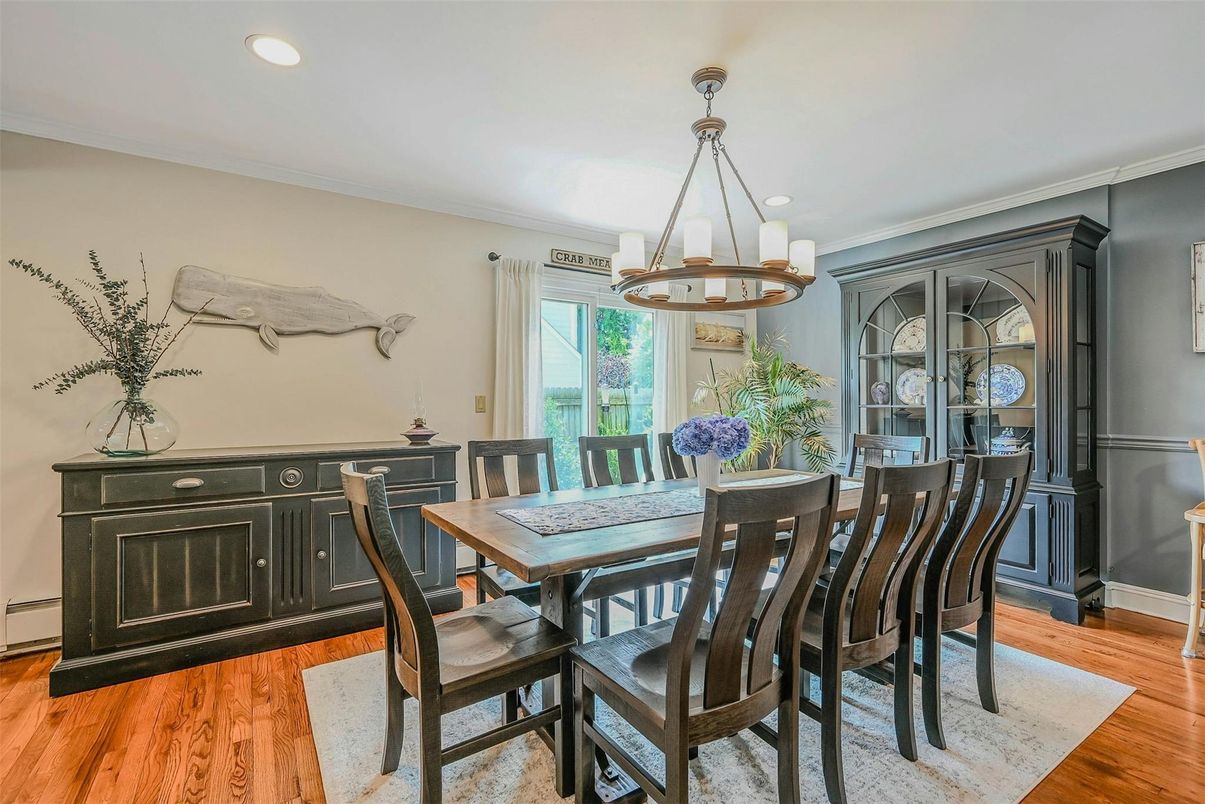 Dining room, Interior, Pendant Lights, Recessed Lighting, Wood Texture Flooring