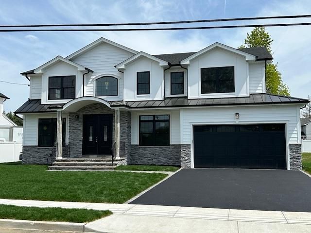 Attached, Exterior, Facade, Farmhouse