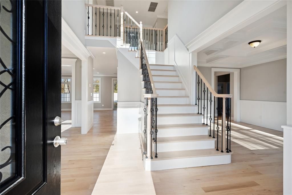 Interior, Recessed Lighting, Wood Texture Flooring