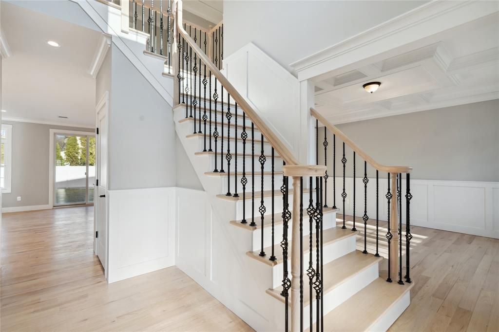 Interior, Recessed Lighting, Wood Texture Flooring