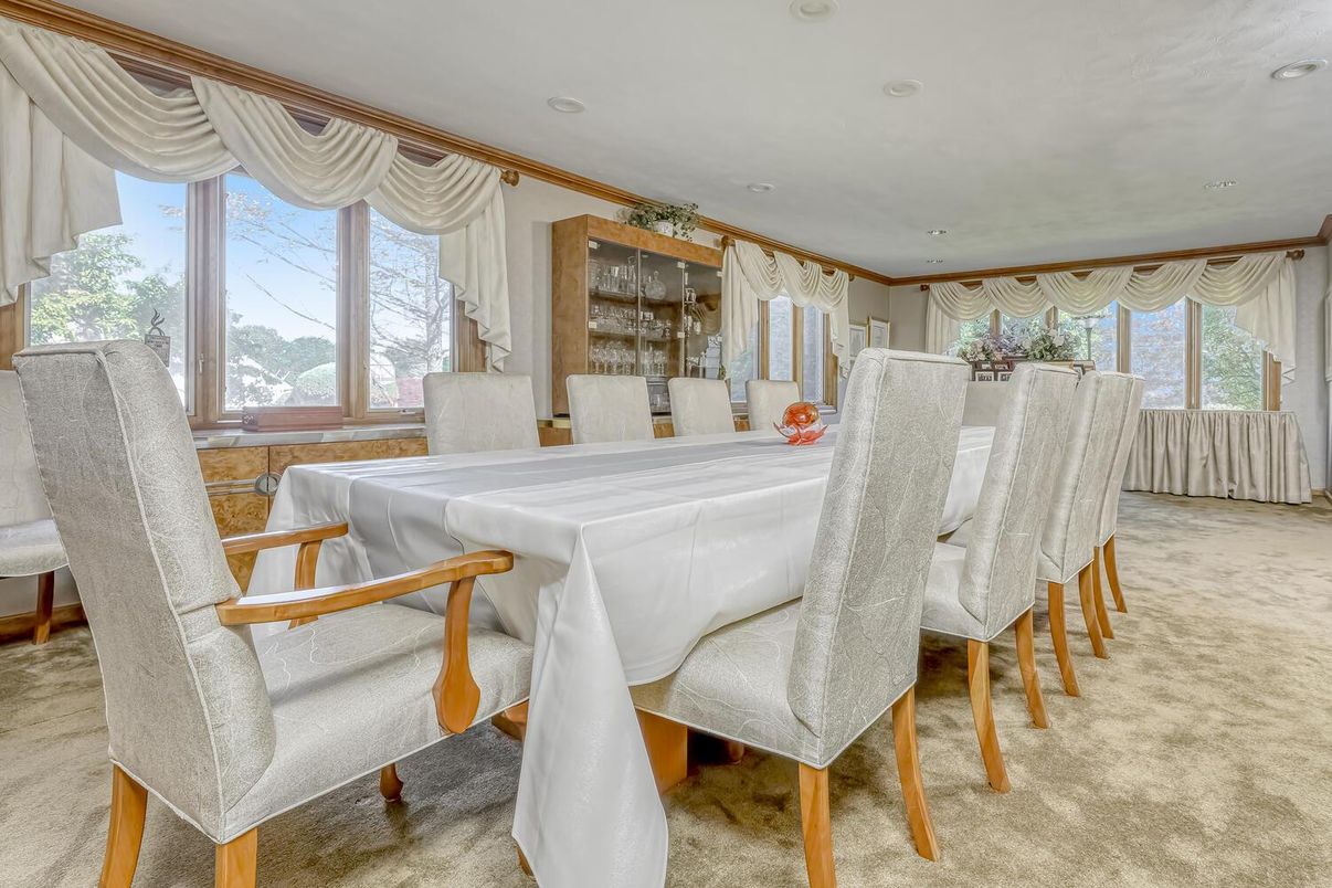 Dining room, Interior, Recessed Lighting