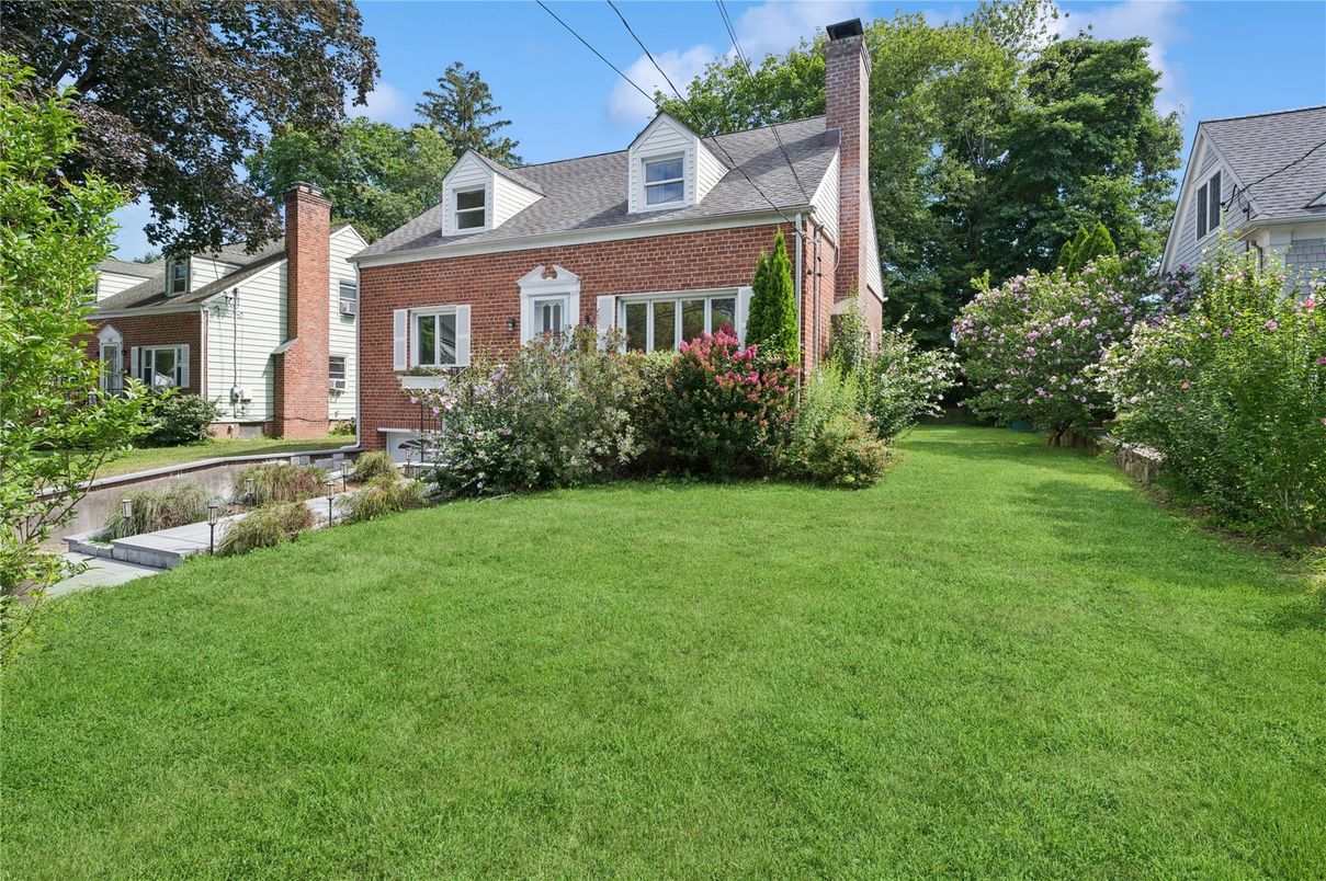 Backyard, Exterior, Facade, Brick Facade, Cape Cod