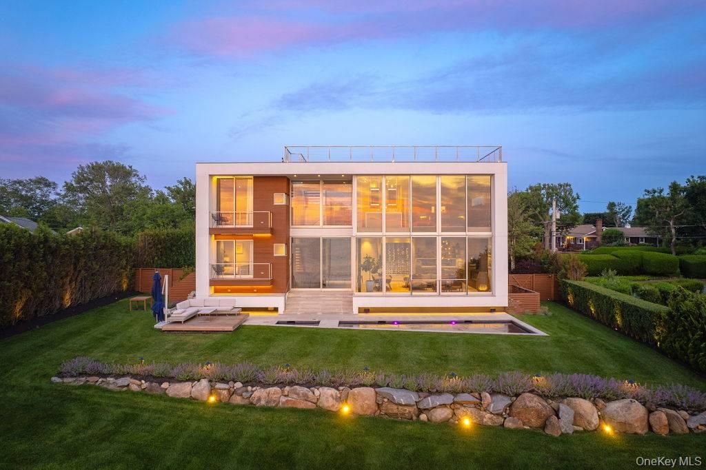 Backyard, Exterior, Facade, Modern