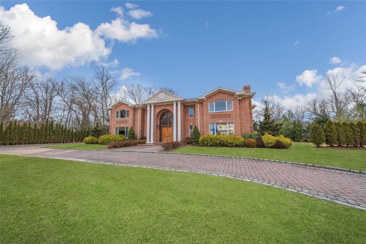 Backyard, Exterior, Facade, Brick Facade, French Provincial