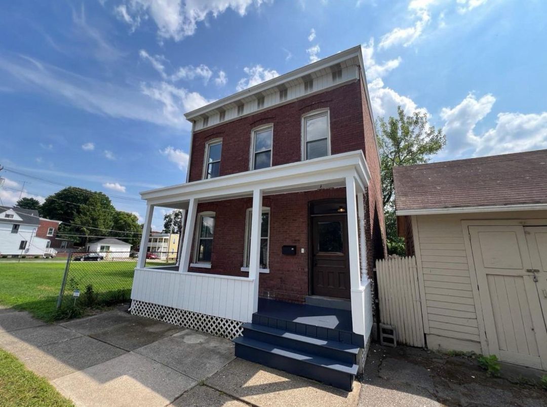 Exterior, Facade, Brick Facade, American Foursquare