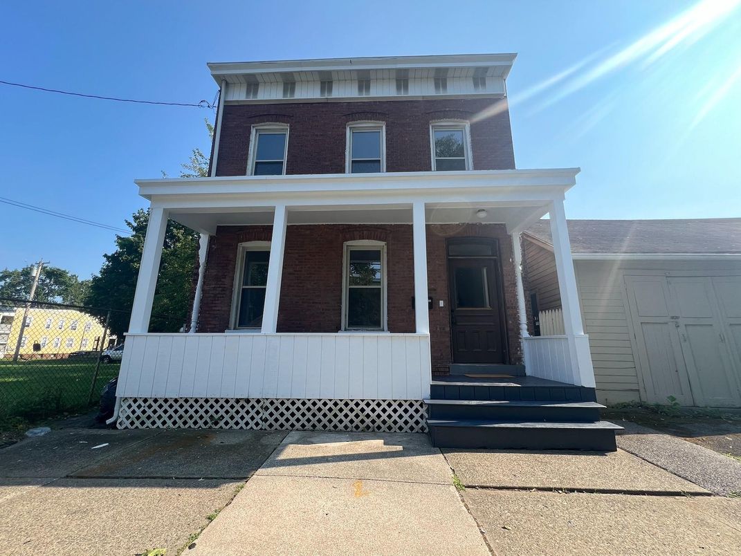Exterior, Facade, American Foursquare