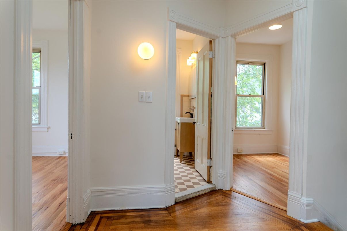 Interior, Recessed Lighting, Wood Texture Flooring