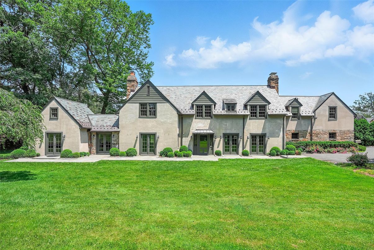 Backyard, Exterior, Facade, French Provincial
