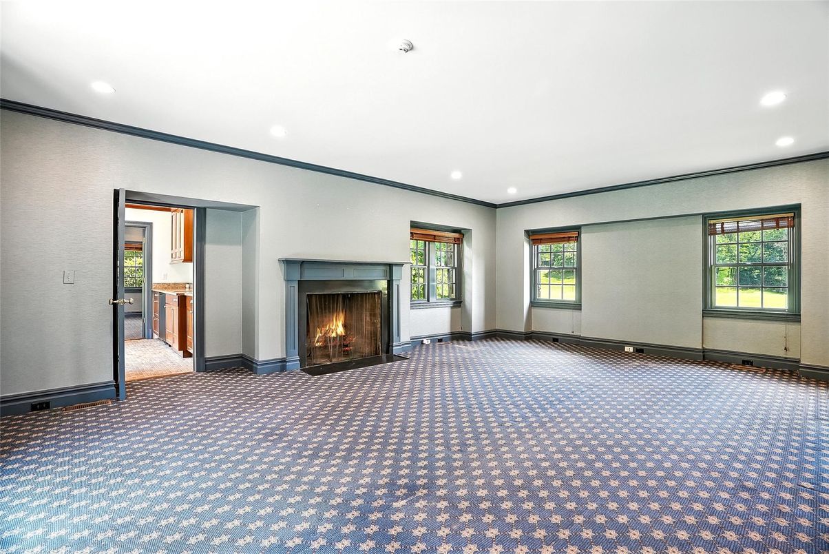 Empty room, Fireplace, Interior, Recessed Lighting