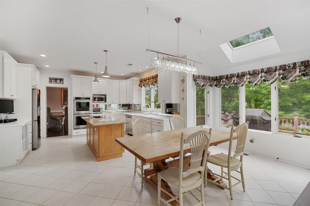 Chandelier, Dining room, Interior, Kitchen, Pendant Lights, Recessed Lighting, Stainless Steel Appliances