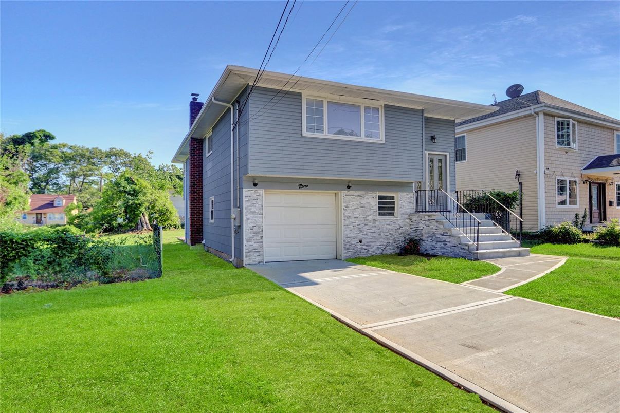 Attached, Exterior, Facade, Raised Ranch