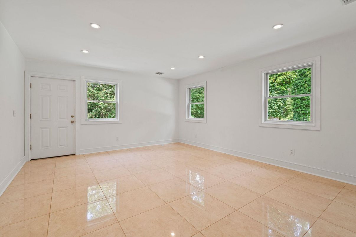 Empty room, Interior, Recessed Lighting