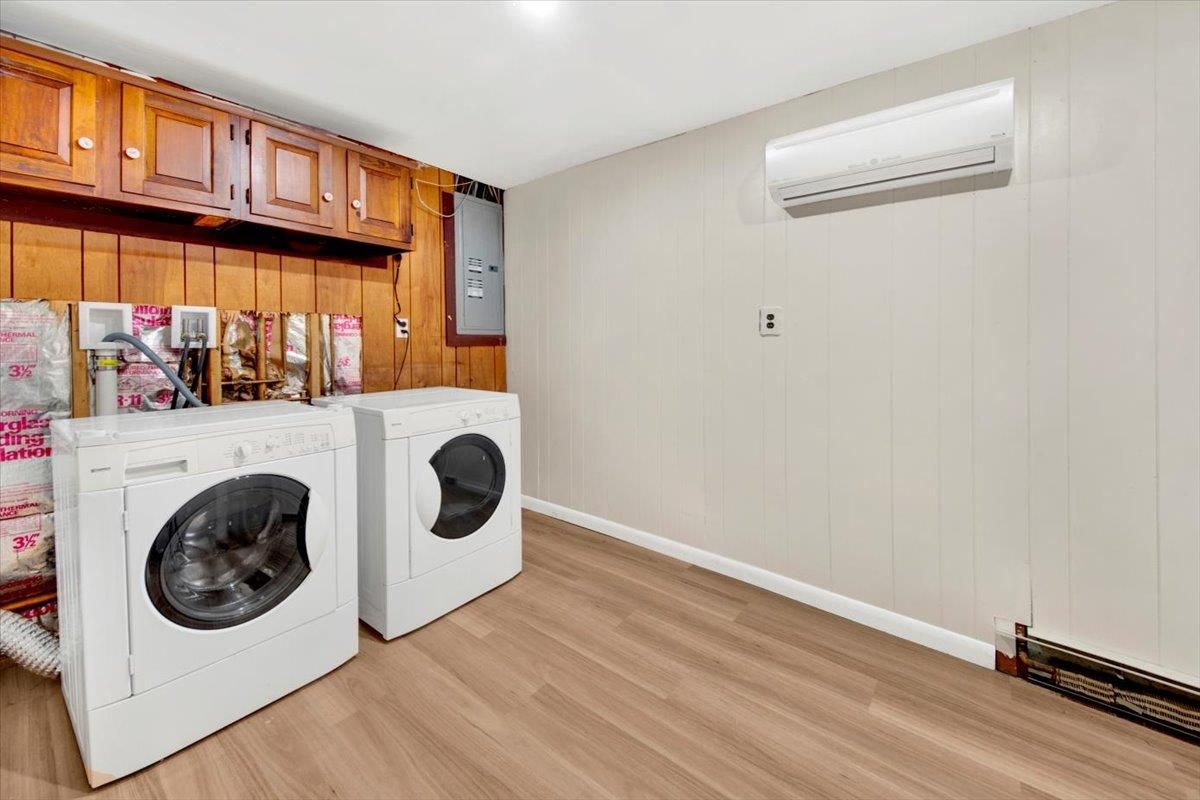 Interior, Washer, Wood Texture Flooring